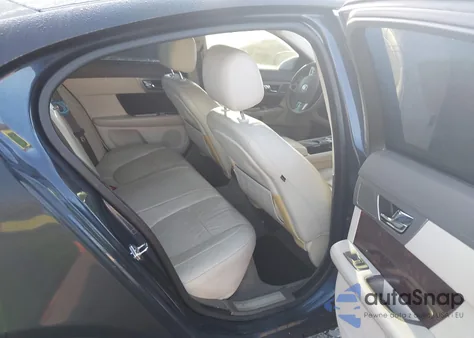 2009 Jaguar Xf Premium Luxury z USA, uszkodzony, nr VIN SAJWA06B89HR08762